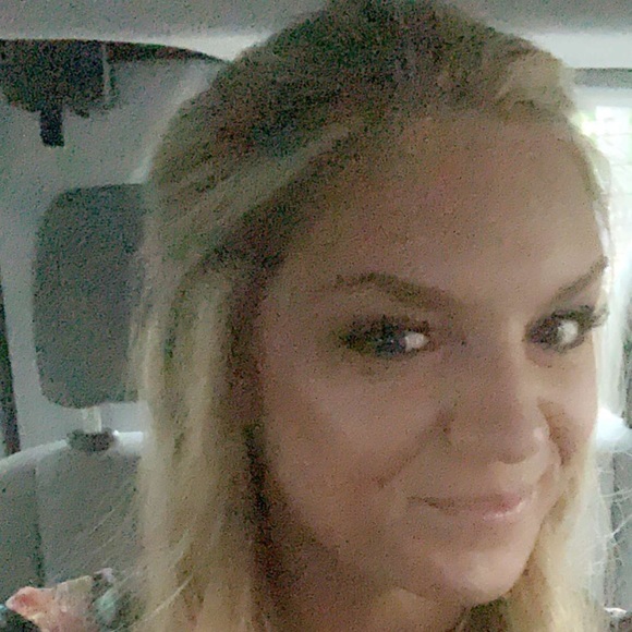 Meet your Posher, Leanna - Picture 1 of 1